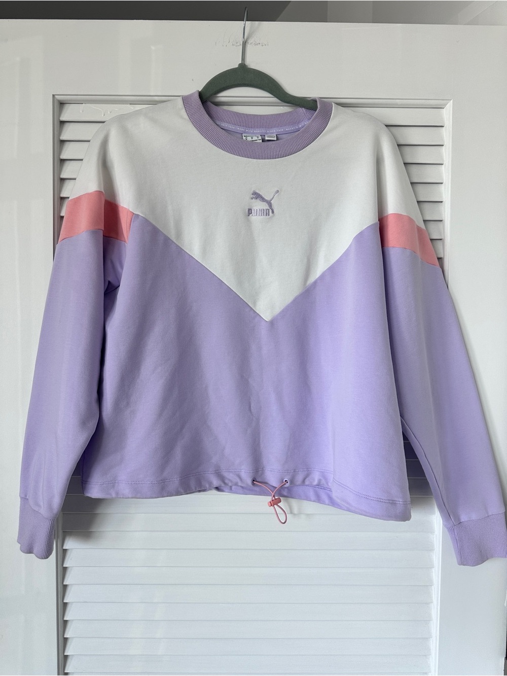 PUMA Women’s M Lavender Pink White Colorblock Crewneck Sweatshirt Drawcord